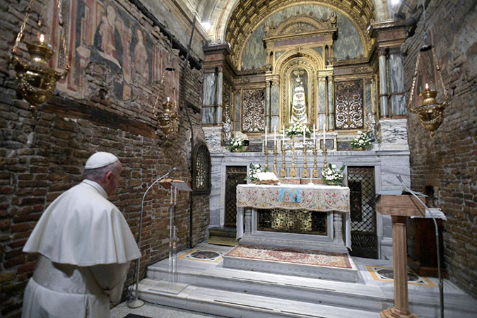 Đức Giáo hoàng Phanxicô bổ sung lời cầu mới vào Kinh cầu Đức Bà